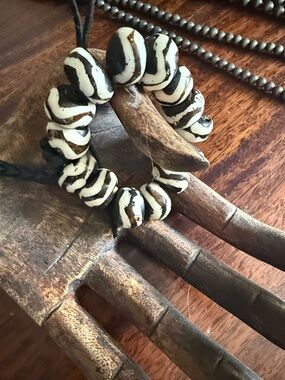 Black and Cream Striped Bead Necklace fabulous